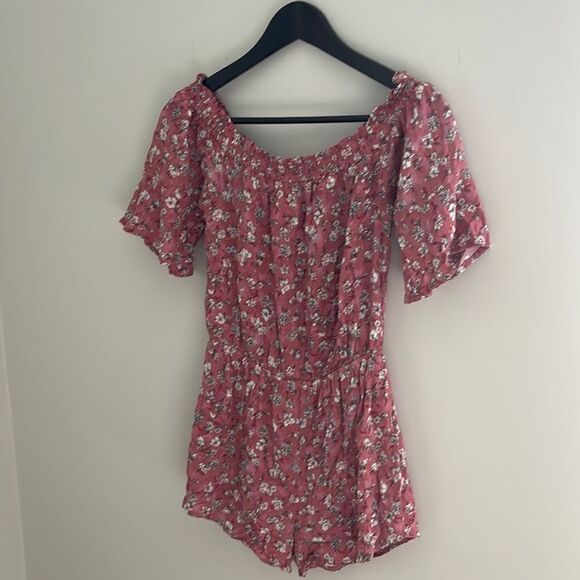 Aeropostale Floral Romper Size Small. Dusty Rose - Picture 1 of 7